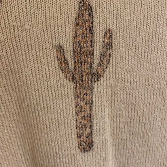 Leopard cactus sweater, cute cold shoulder / arm tie details! - Picture 3 of 7